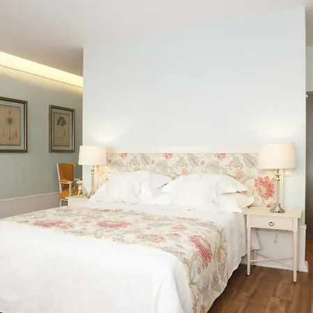 Guest house Alecrim Ao Chiado 4*